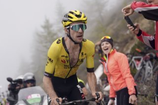 Simon Yates a réalisé un numéro sur les pentes des Alpes italiennes KEYSTONE/AP/Fabio Ferrari
